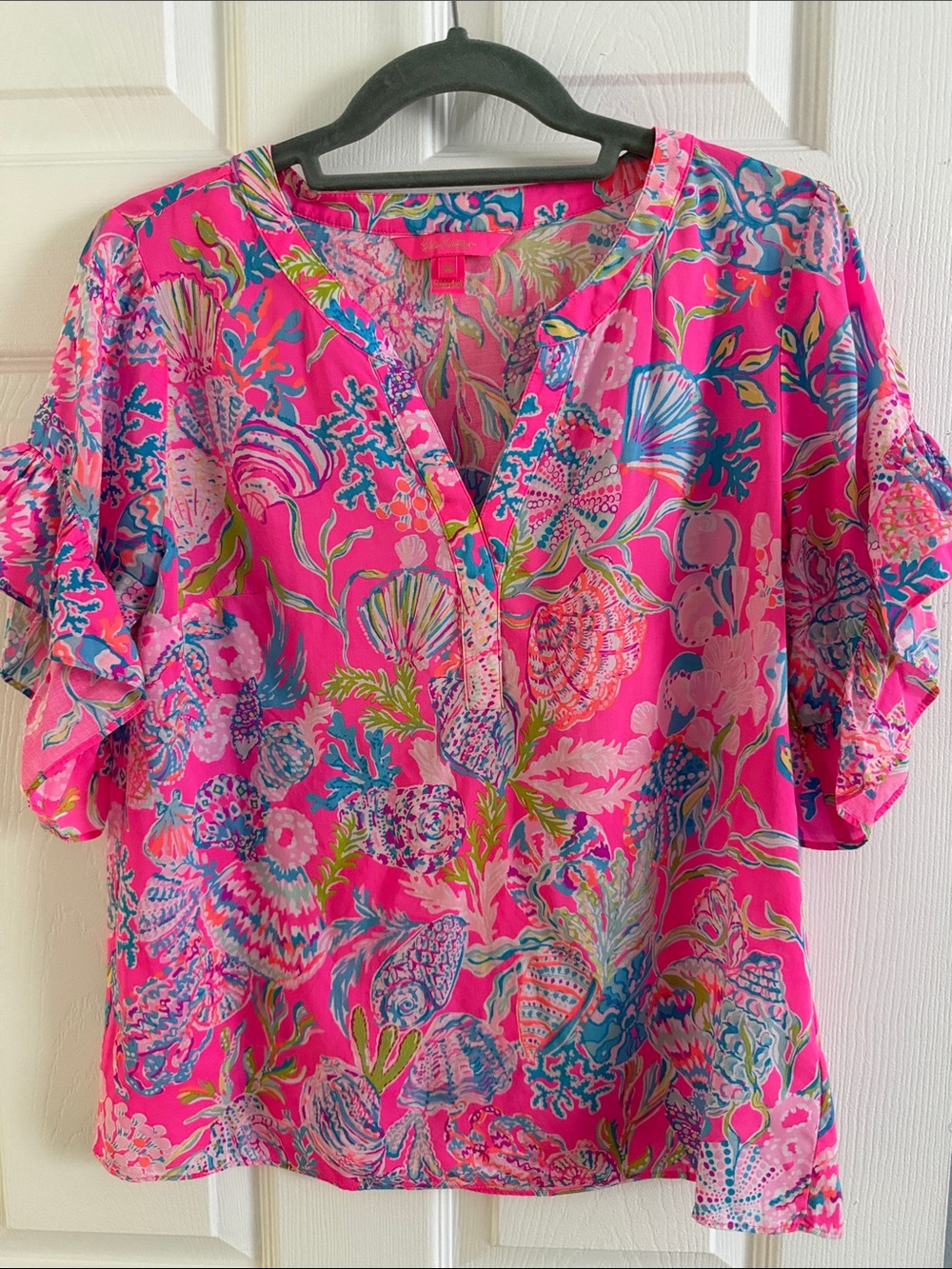 Lilly Pulitzer Hot Pink Multicolor Shell-Print V-Neck Blouse size XS (or Small)